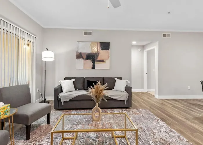Relaxing 2br - Scottsdale, Pet-friendly, Sunrise Peak Apartment *
