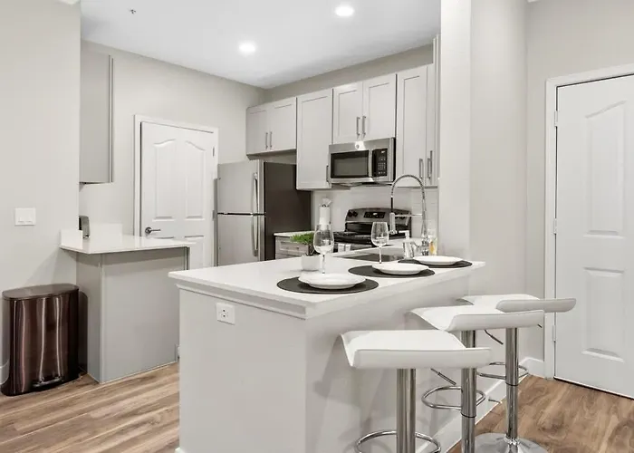 Relaxing 2br - Scottsdale, Pet-friendly, Sunrise Peak Apartment *