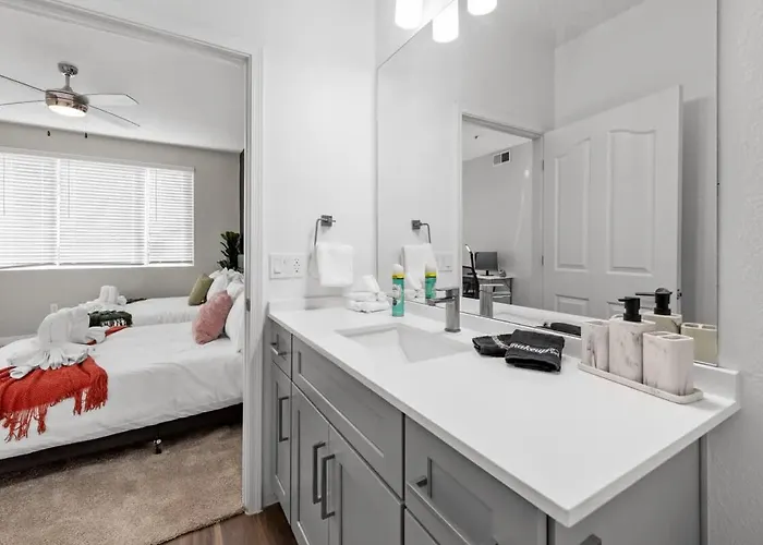 Relaxing 2br - Scottsdale, Pet-friendly, Sunrise Peak Apartment *